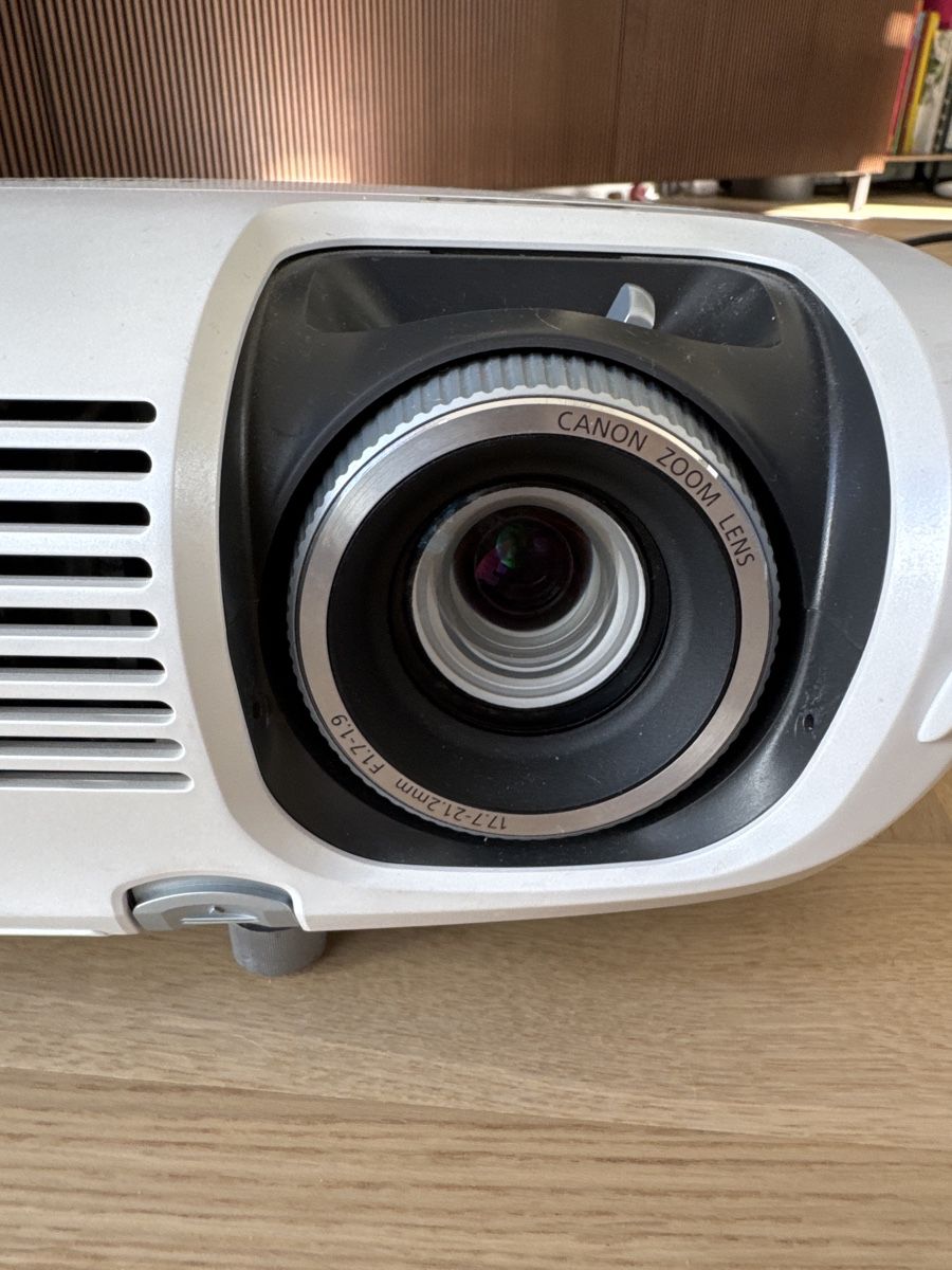 Canon Videoprojektoren: Projecteur Canon LV-8300 – Gebraucht aus Geneve von pupykina 4