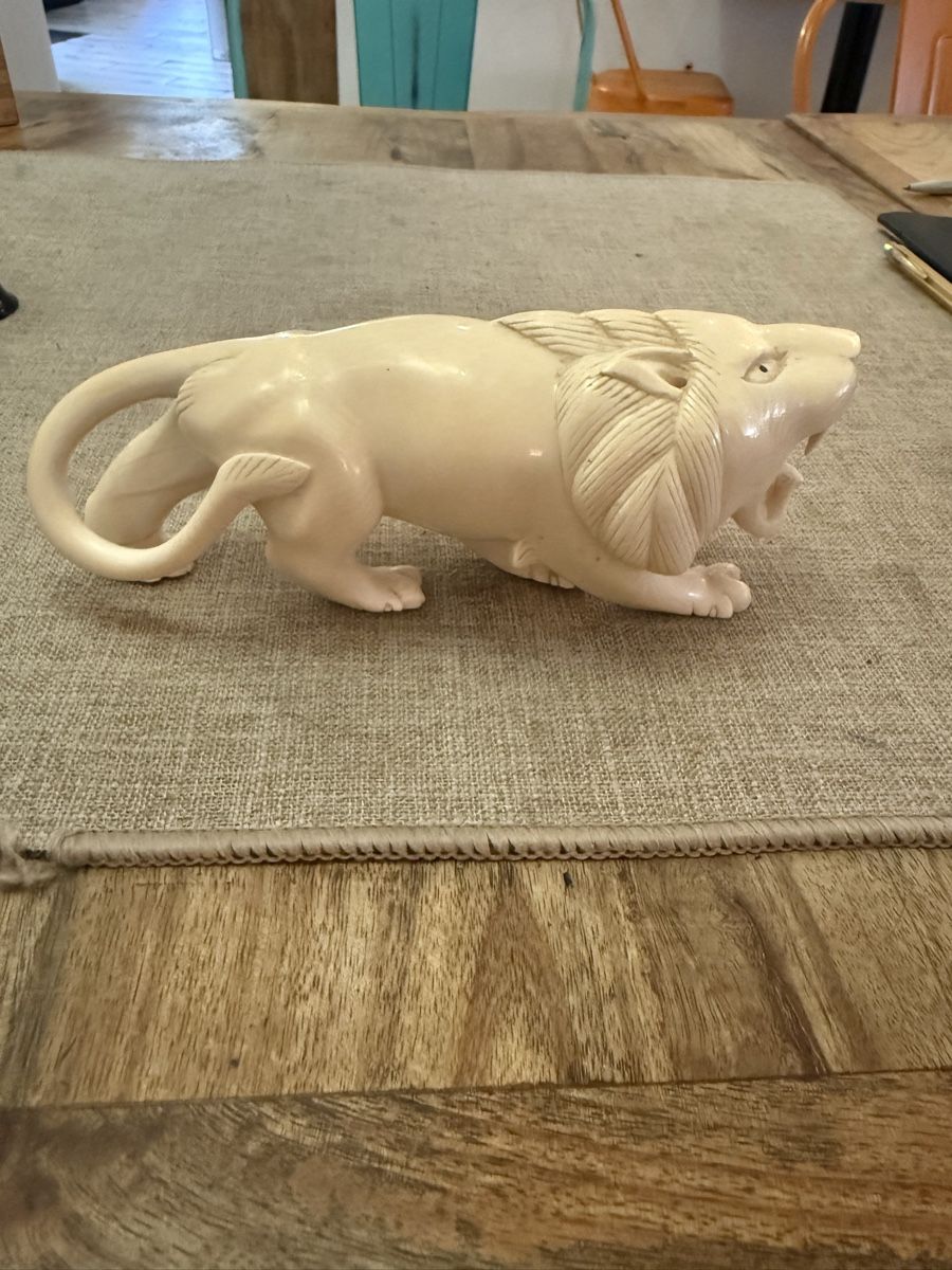 Sculture & Statue: Statuette lion sculptée  – Usato da Payerne venduto da Maylin2018