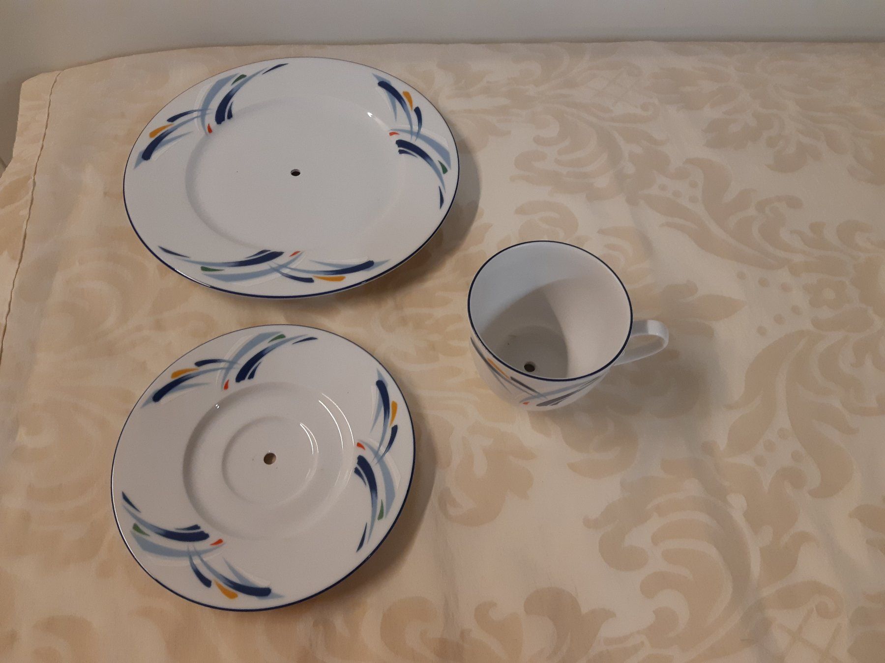 Piatti di portata: verschiene farbige Etagere – Usato da Studen SZ venduto da Handwerkstatt9698 5
