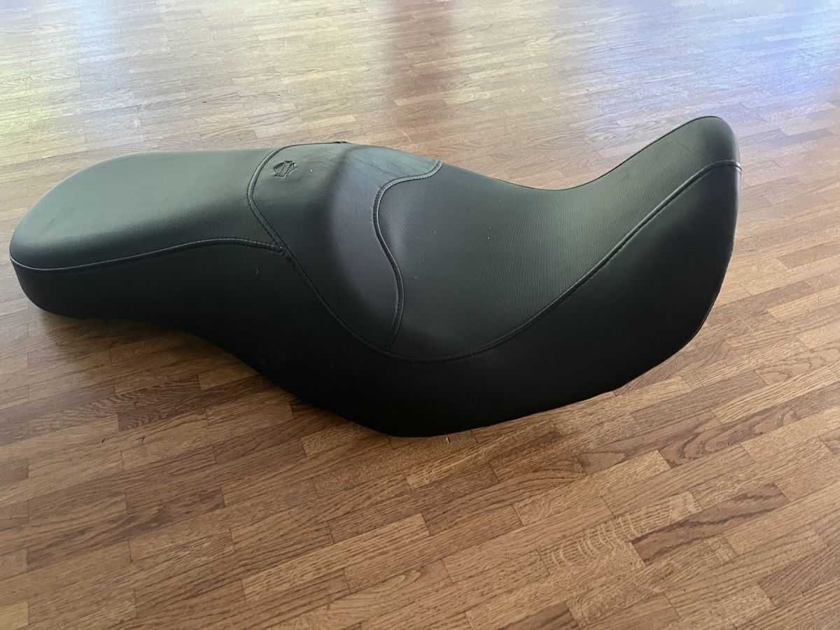 Harley-Davidson Tutti i ricambio per moto: harley-davidson row-92/61-0067 low rider sitz – Usato da Biel/Bienne venduto da Nyborg 1