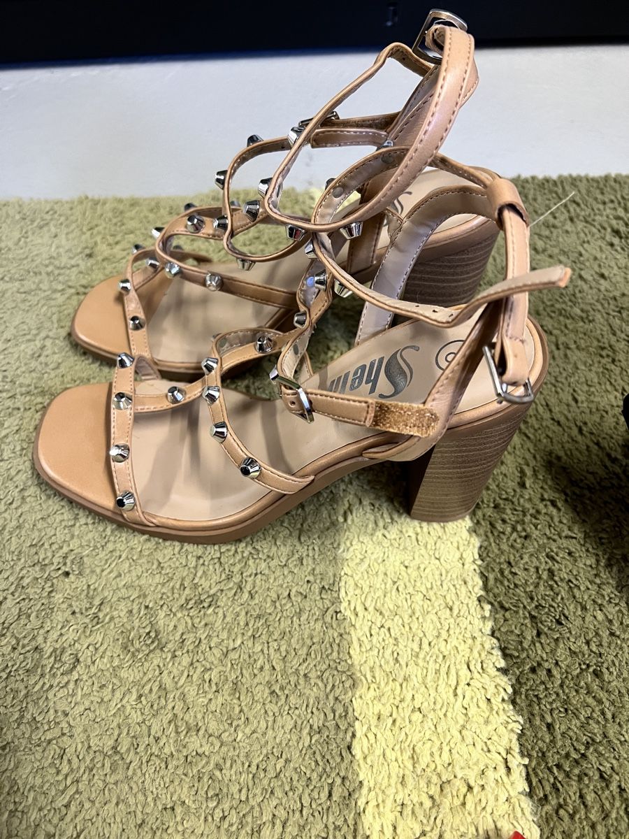 Damenschuhe: Sandale mit Nieten Beige Damengrösse 39 – Gebraucht aus Diegten von kip_wg9z 1