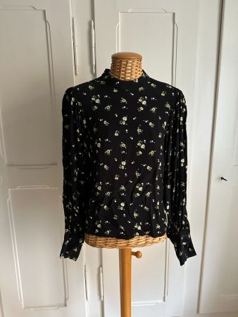 Bluse schwarz geblümt S