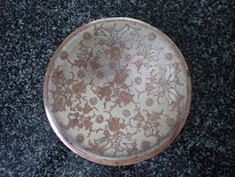 Kleine Metallschale mit Blumenmuster 20cm