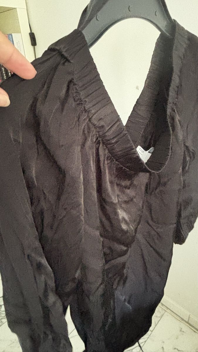 H&M Tops: Oberteil glänzend schwarz  – Gebraucht aus Sulzbach von dfrey25 1
