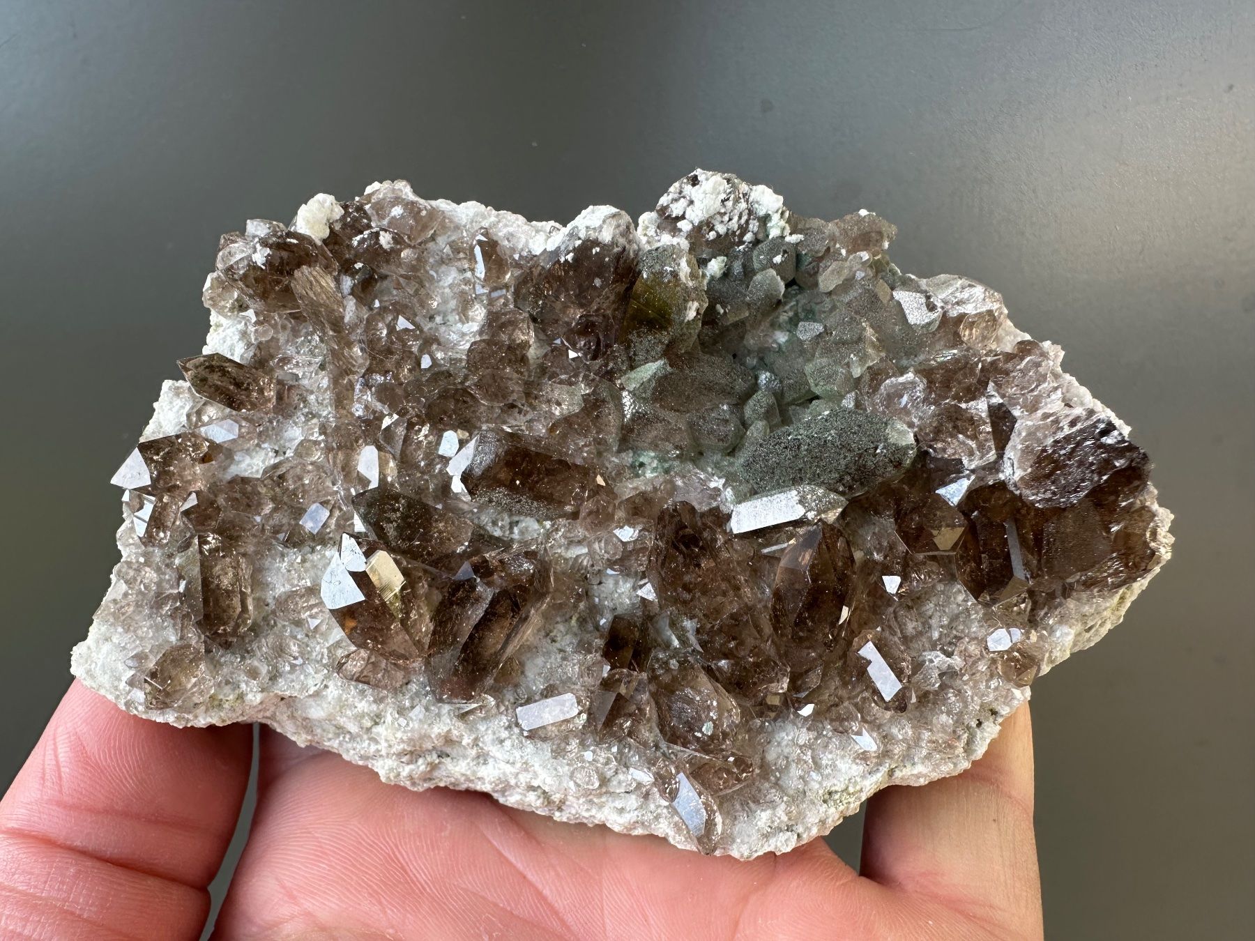 Minerali & Pietre curative: Rauchquarz Val Cavardiras – Usato da Oberuzwil venduto da Crystall0 1