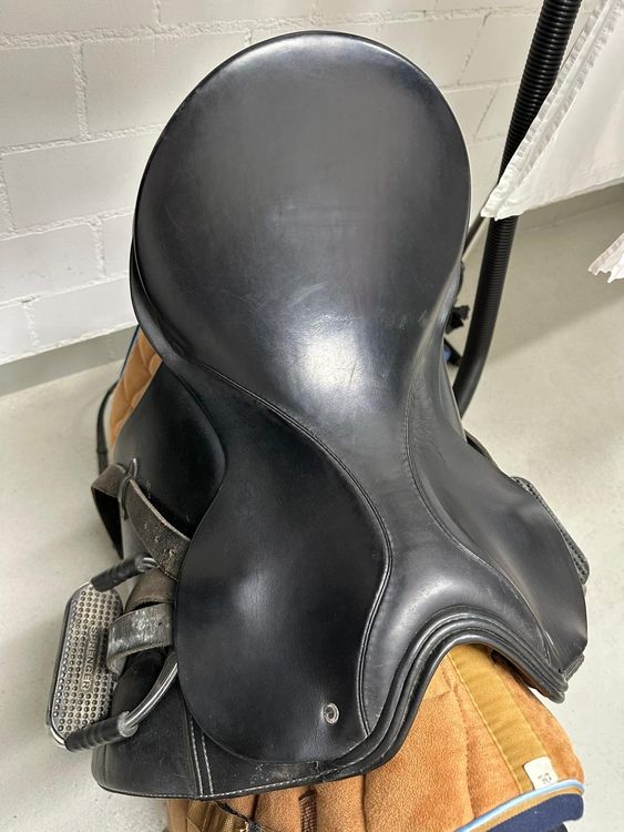 Selles, accessoires: Dressur-Reitsattel "Passier" – D'occasion à Affoltern am Albis par rollotomasi 1