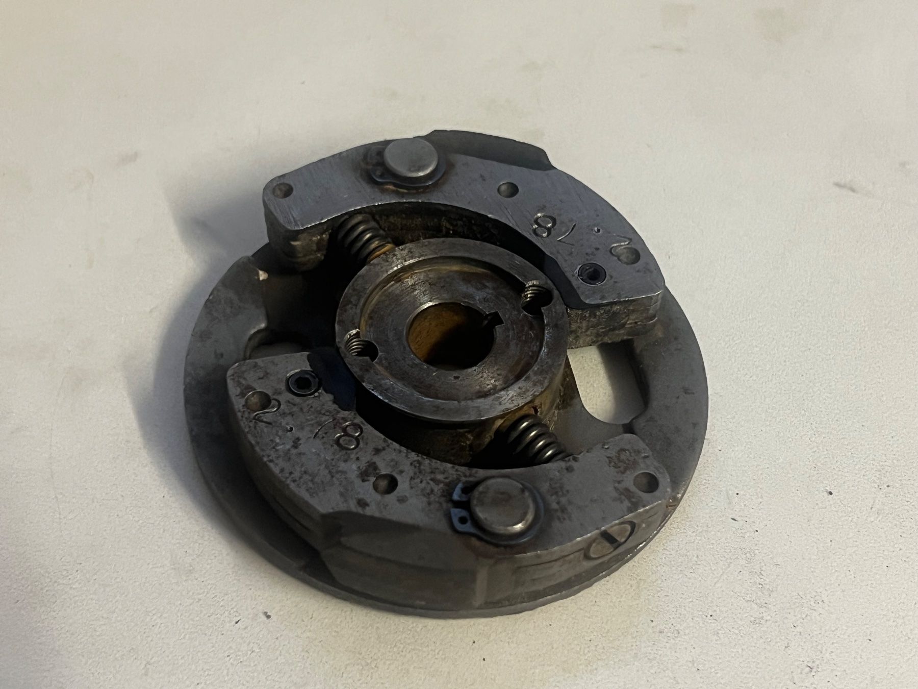 Puch Parti ricambio per ciclomotori: Puch Maxi E50 2 Backen Kupplung Motor – Usato da Steffisburg venduto da FlorianJohner