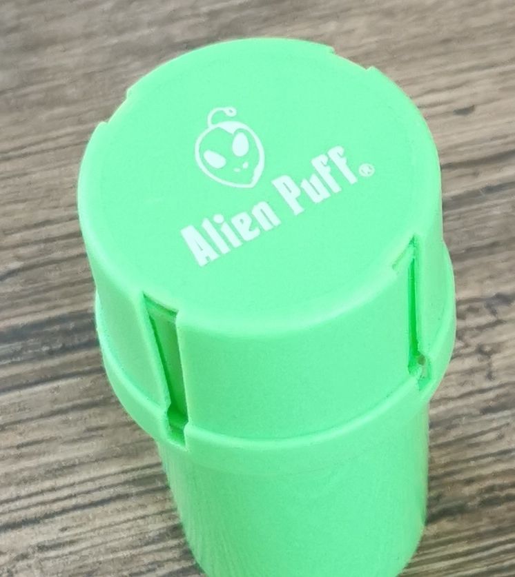 Tabak: Alice Puff Vorratsbehälter & Grinder in einem NEU Restposten – Neu und originalverpackt aus Gossau ZH von GDE19 1