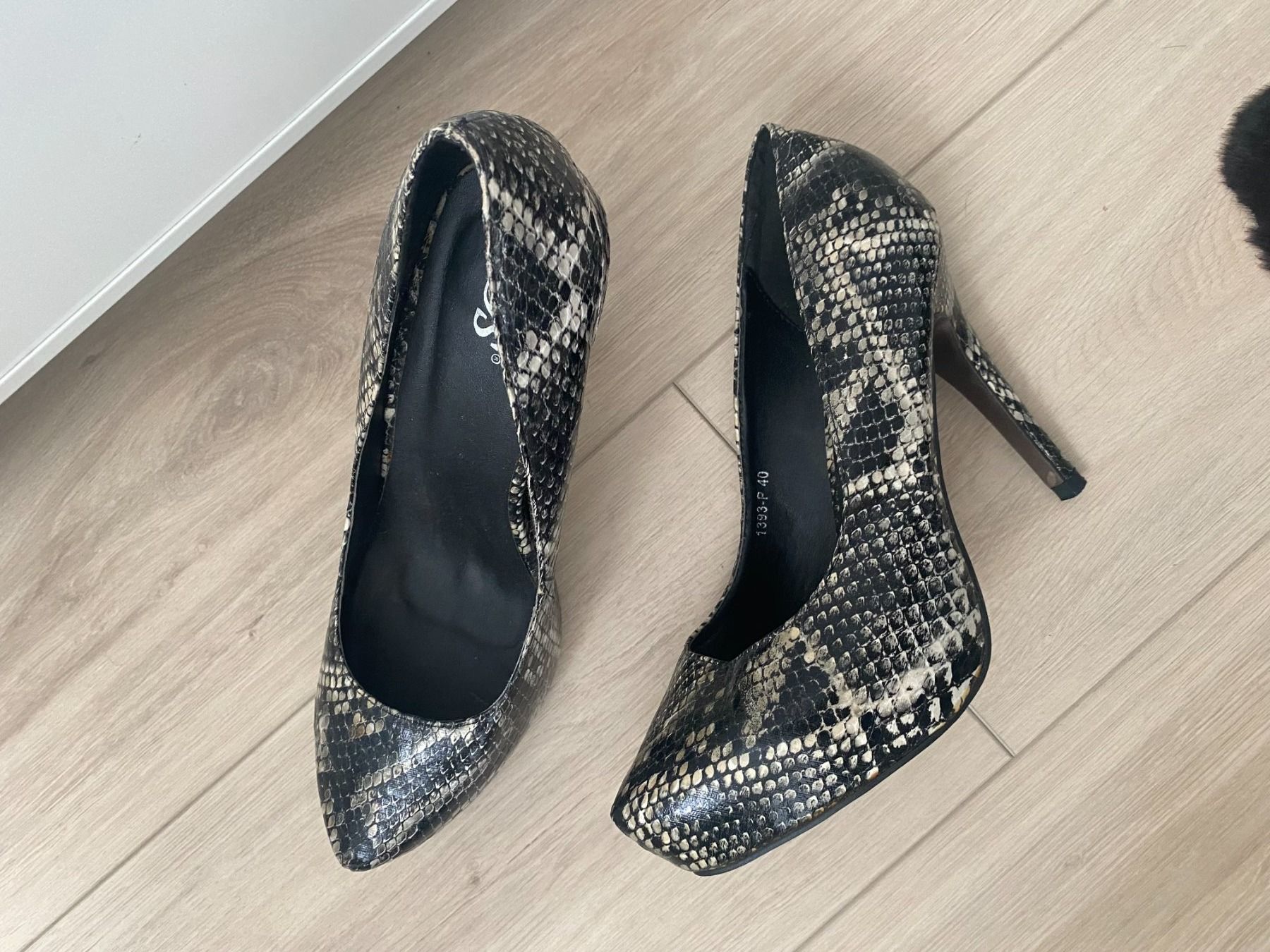 Scarpe da donna: Pumps mit Schlangenmuster Gr. 40 neuw. – Nuovo (secondo la descrizione) da Füllinsdorf venduto da Sunnebliemli7 2