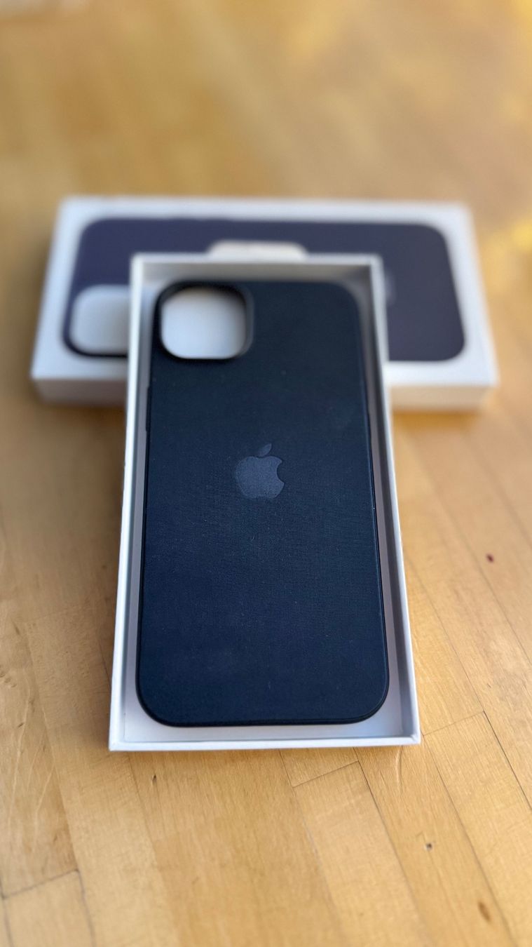 Apple Cover & Protezioni schermo: Apple iPhone 15 Plus – FineWoven Case – Usato da Regensdorf venduto da Ragi_Offers 1