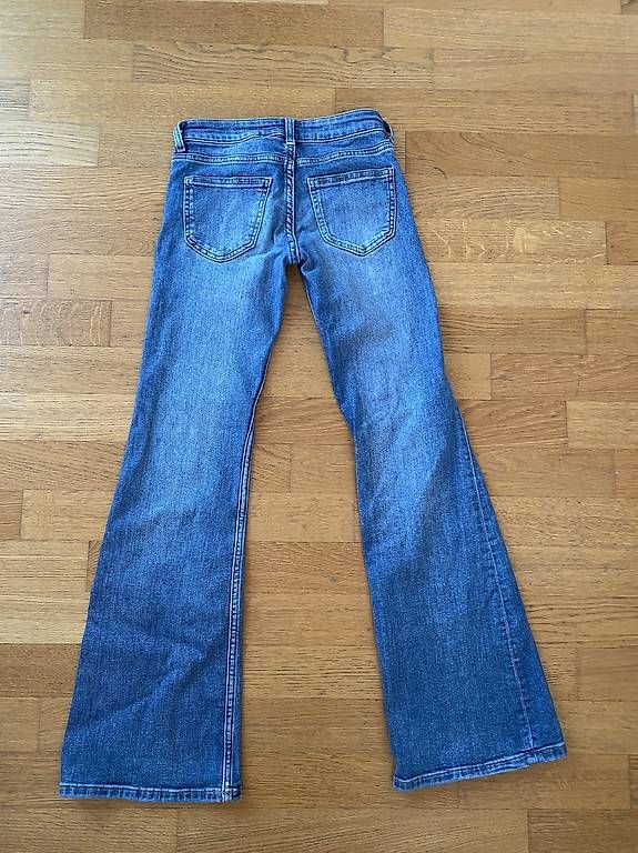 Jeans: H&M Flair Jeans – Gebraucht aus Muri b. Bern von sibube3000 1