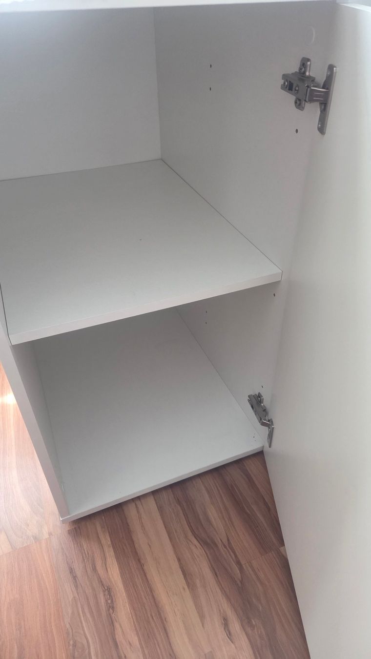 Scrivanie: Schreibtisch weiss mit Glasplatte – Usato da Bösingen venduto da Soene91 2