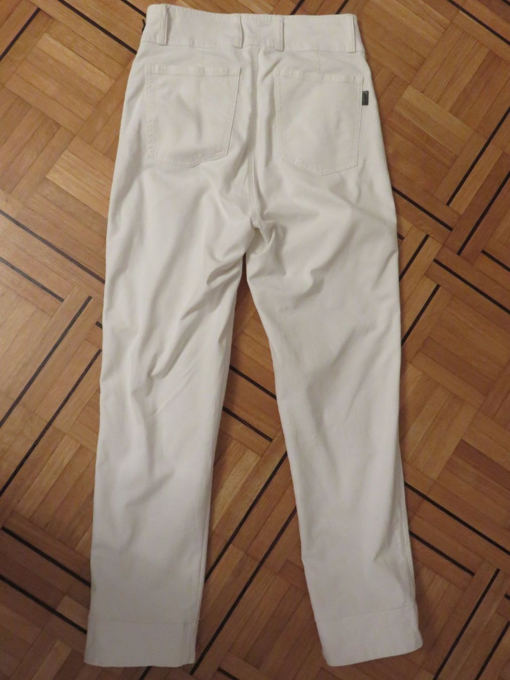 Pantaloni: wiese Capri Hose + schwarze Top Gr. S – Usato da Fribourg venduto da monca 2
