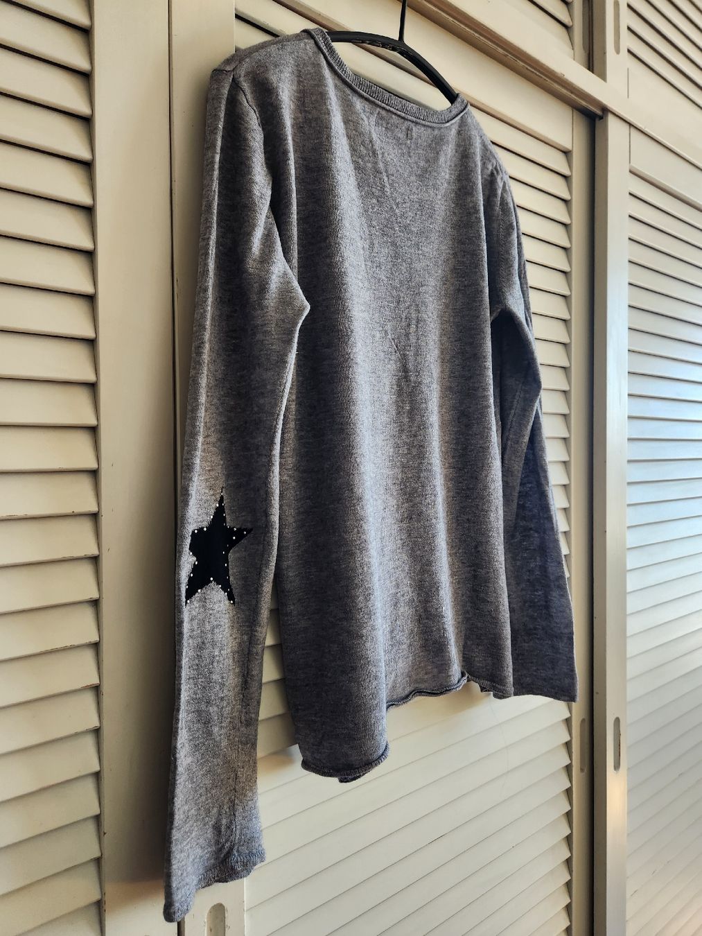 Des Petits Hauts Pullover & Sweatshirts: Des Petits Hauts cardigan gris  – Gebraucht aus Lausanne von man_rw9q 5