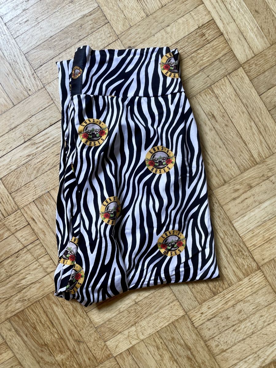 Calzedonia Leggings: Guns N' Roses Leggins mit Zebra-Muster Grösse S – Usato da Zürich venduto da Carlajimena 5