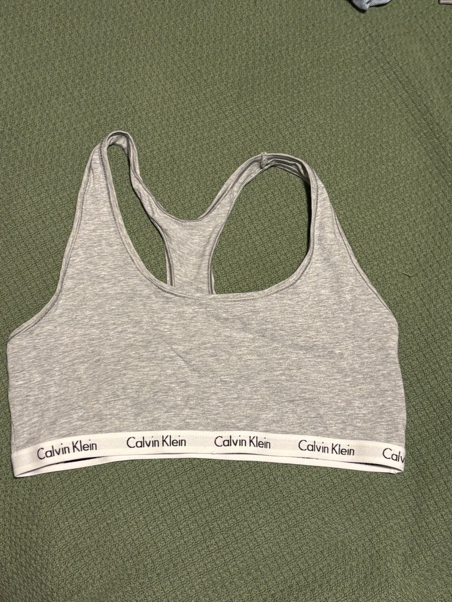 Calvin Klein Altra biancheria intima: Calvin Klein BH – Nuovo (secondo la descrizione) da Basel venduto da vib_kd97