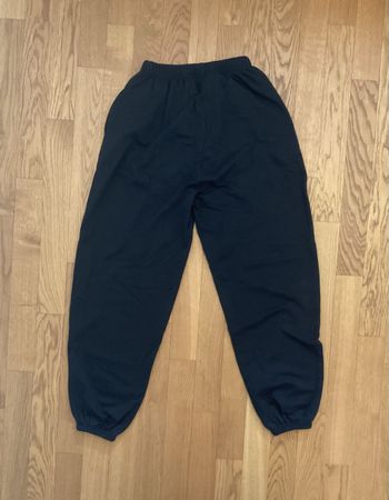 Schwarze Jogginghose