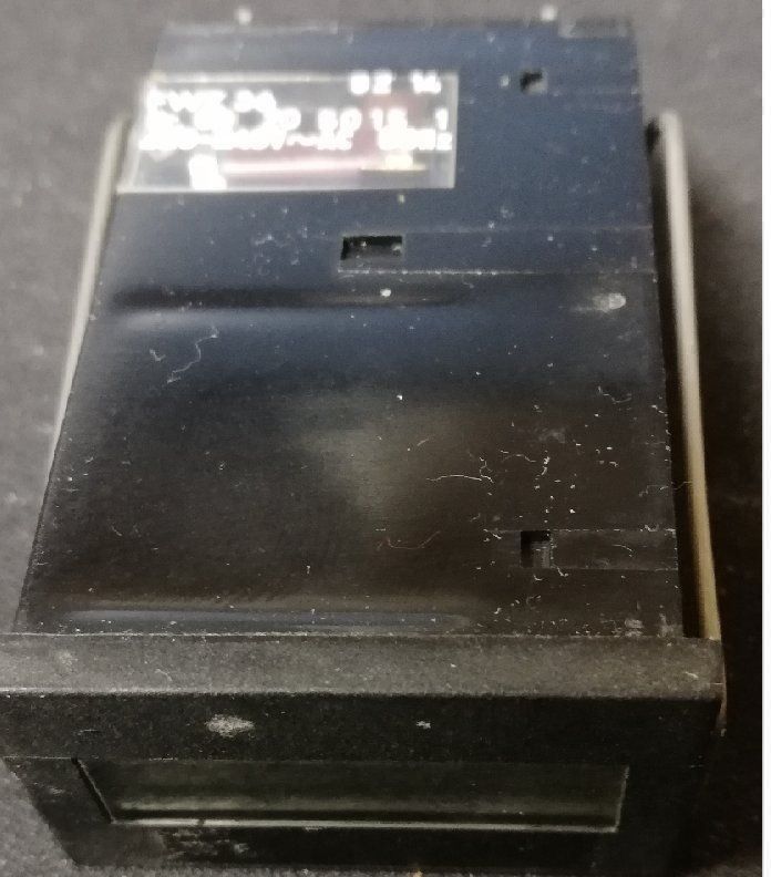 Componenti elettronici: Betriebsstundenzähler 230 V Einbau – Usato da Castiel venduto da mc_technik_brocki 2
