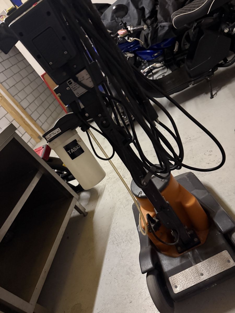 Toutes les machines: Taski Poliermaschine – D'occasion à Horgen par vin_558y 3