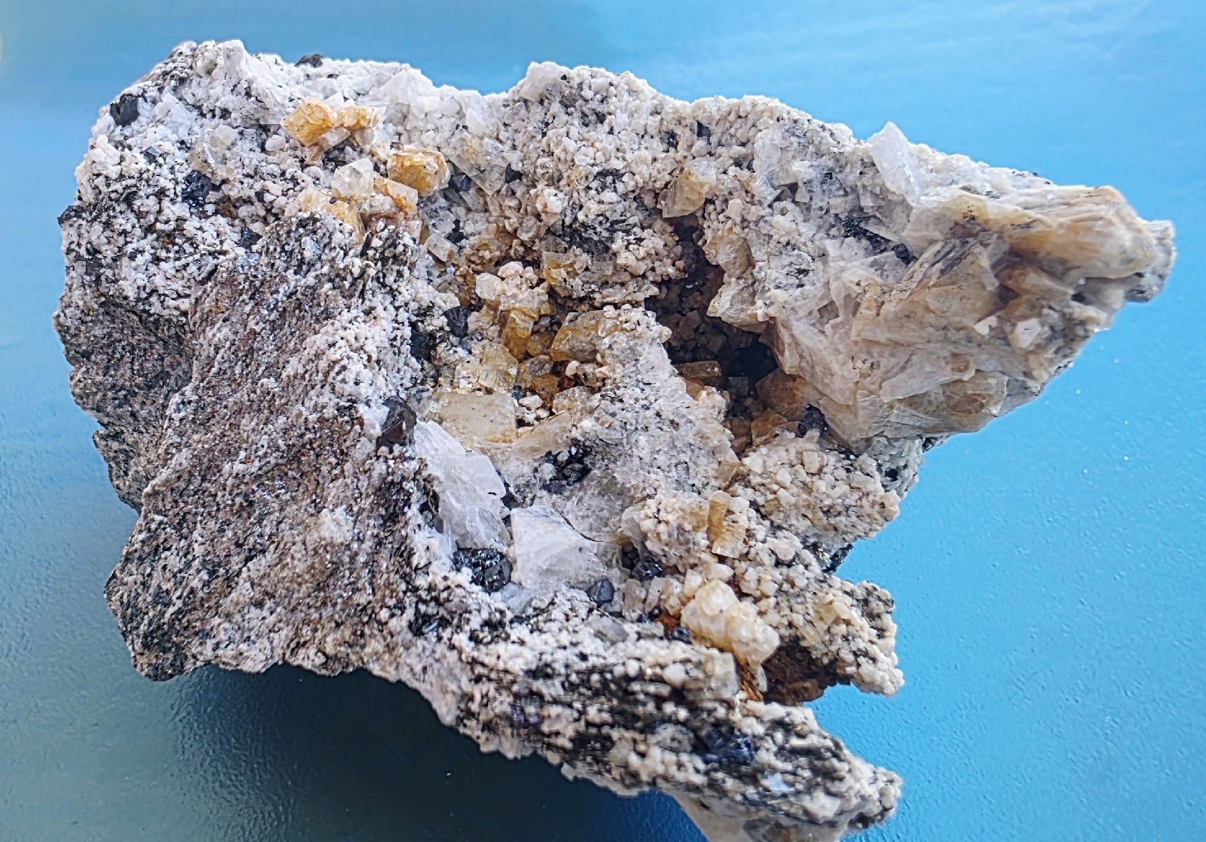 Minerali & Pietre curative: Mineralien in der Zerrkluft. Magnetit, Periklin, Albit – Usato da Glis venduto da nbu_65ys 7