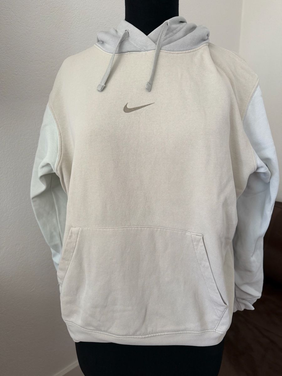 Nike Pullover & Sweatshirts: Nike Hoodie Dreifarbig M – Gebraucht aus Zürich von chi_9dfb