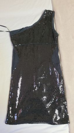 Robe noire asymétrique à paillettes Maje, taille M ✨