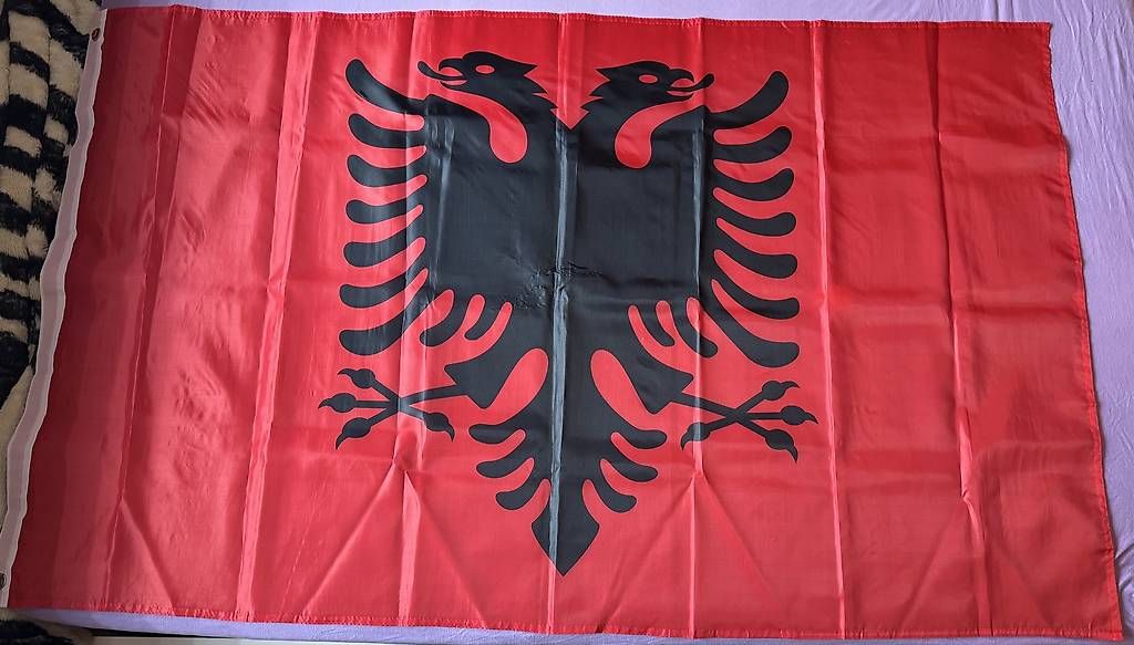 Bandiere: Albanienflagge – Usato da Romanshorn venduto da cueb52tg