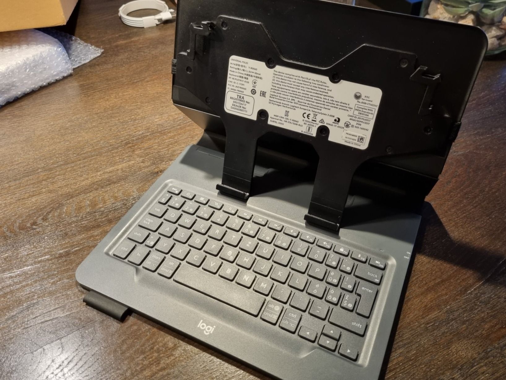 Logitech Tastaturen: Logitech Universal Folio Tablet Keyboard – Gebraucht aus Zürich von  5