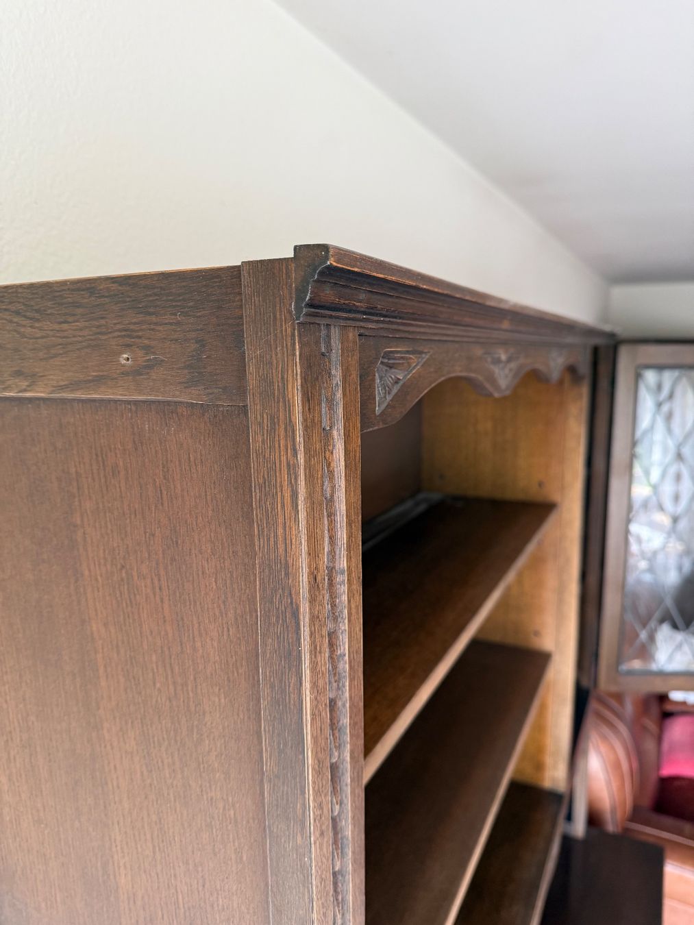 Vetrine: Massiver Eichen-Vitrinenschrank im Tudor-Stil – Usato da Itingen venduto da uhu777 8