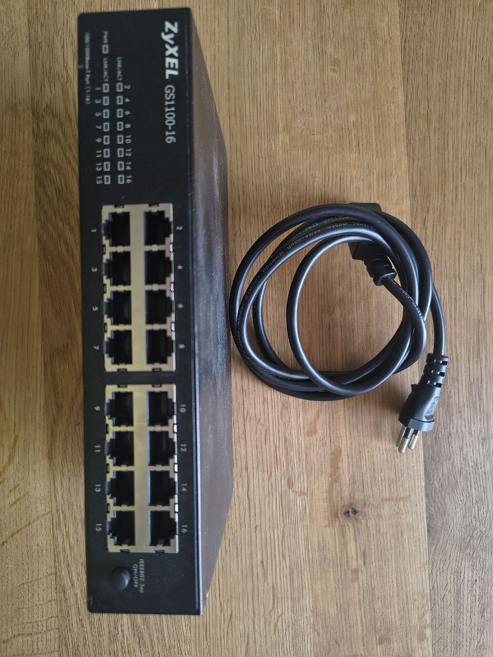 Zyxel Hub & Switch: Zyxel Switch GS1100-16 – Usato da Herisau venduto da Knelli37