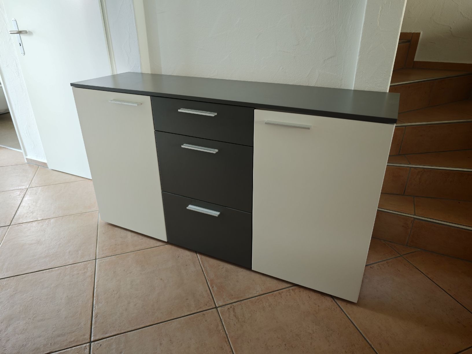 Cassettiere: Modernes Sideboard in Anthrazit/Weiss – Usato da Wohlenschwil venduto da tro_x2gy