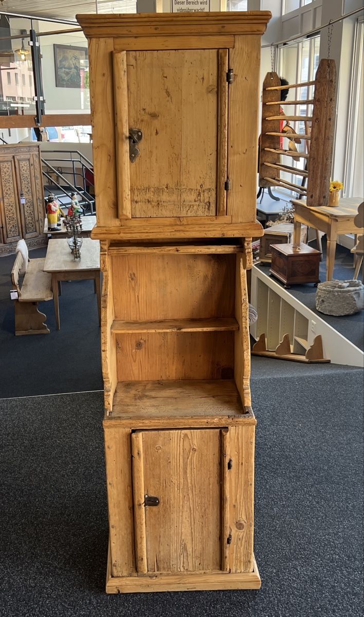 Armadi: Stehgänterli 18.Jhd – Usato da Gossau SG venduto da Keller-Antiques