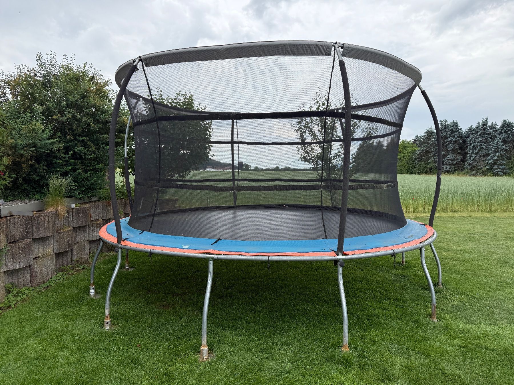 Trampolini: Grosses Gartentrampolin Ø 5 m mit Sicherheitsnetz – Usato da Neuendorf venduto da Vonarb100