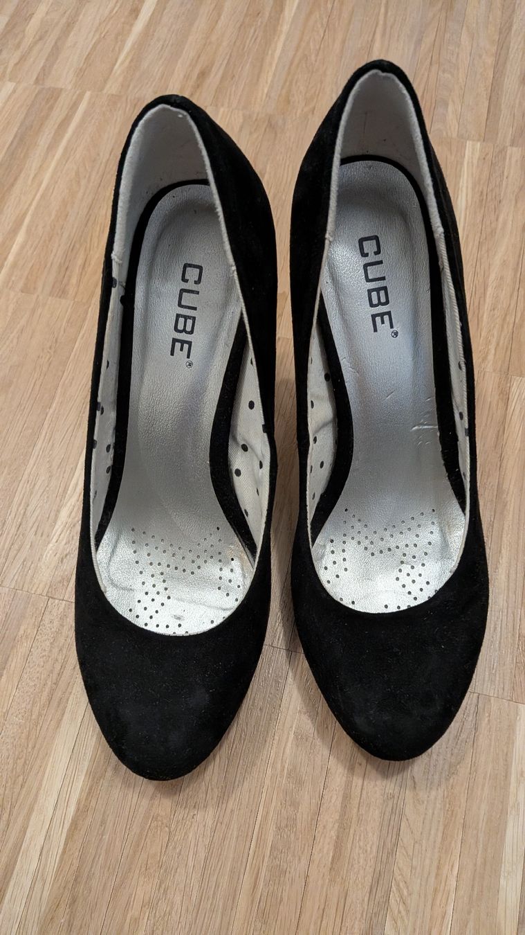 Cube Scarpe da donna: Schwarze CUBE High Heels, Grösse 38 – Usato da Reigoldswil venduto da vio_bz68