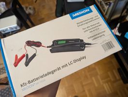 Kfz-Batterieladegerät mit LC-Display