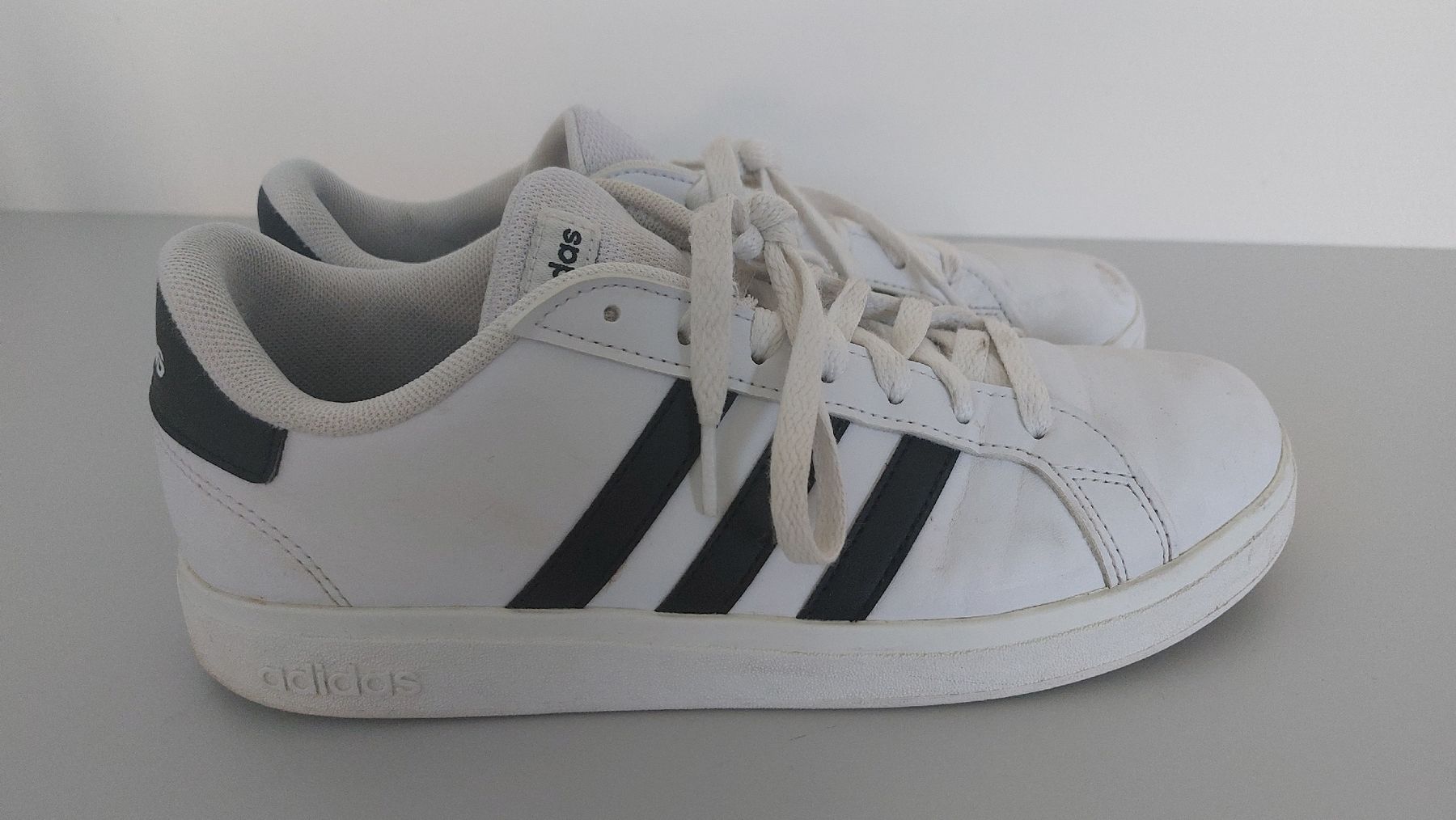 Adidas Herrenschuhe: Adidas Sneaker – Gebraucht aus Mümliswil von BaderB