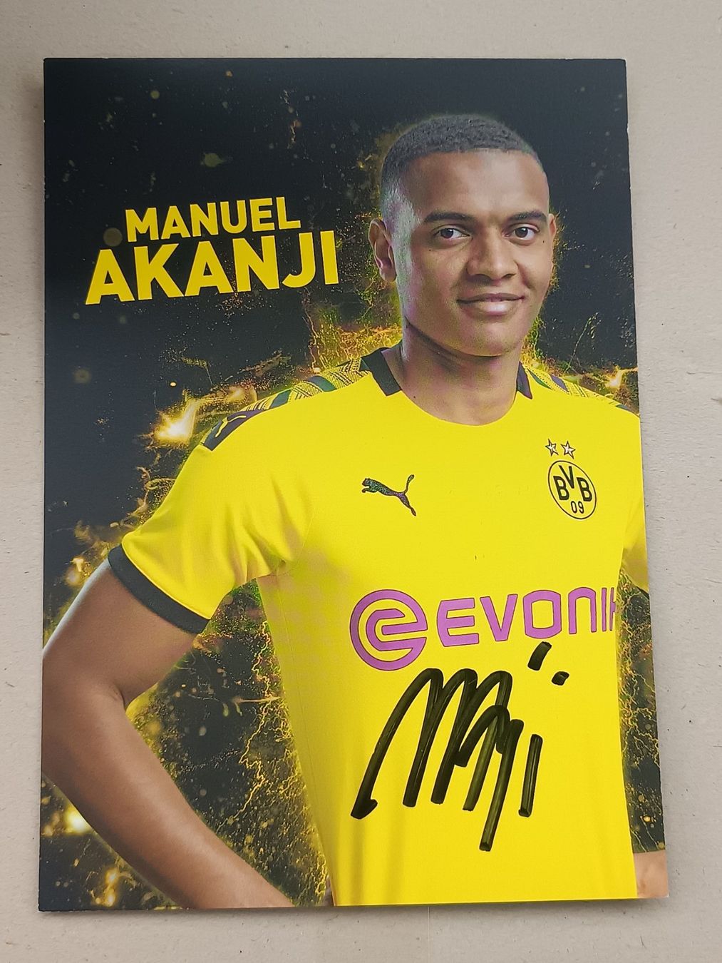 Autographes: Manuel Akanji -  handsigniert BVB - Saison 19/20 - Dortmund – D'occasion à Menziken par Artographs