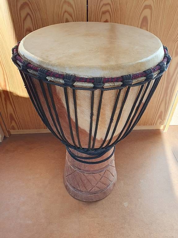 Strumenti musicali: Djembe mit Tragetasche – Usato da Schänis venduto da 1234567890ABCDEF 2