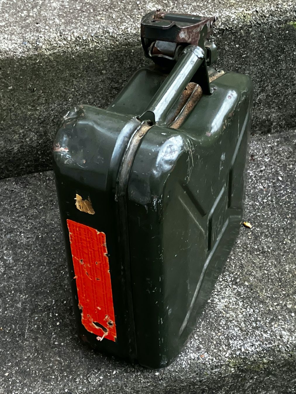 Taniche per benzina: Alter Benzinkanister 5 Lt. aus Blech – Usato da Horw venduto da luzernicus 3
