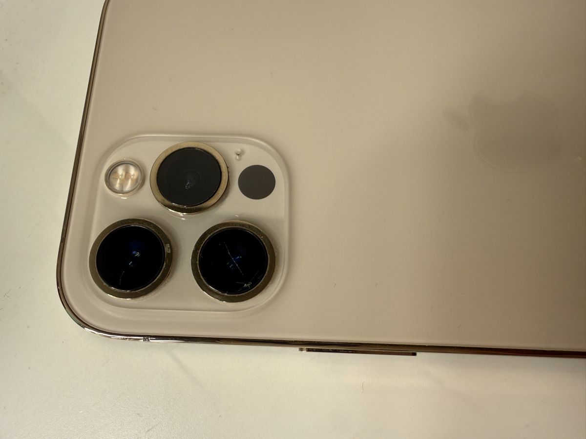 Apple Telefoni cellulari / Smartphones: iPhone 12 Pro 128GB Gold – Usato da St. Gallen venduto da azra_sadikov 2