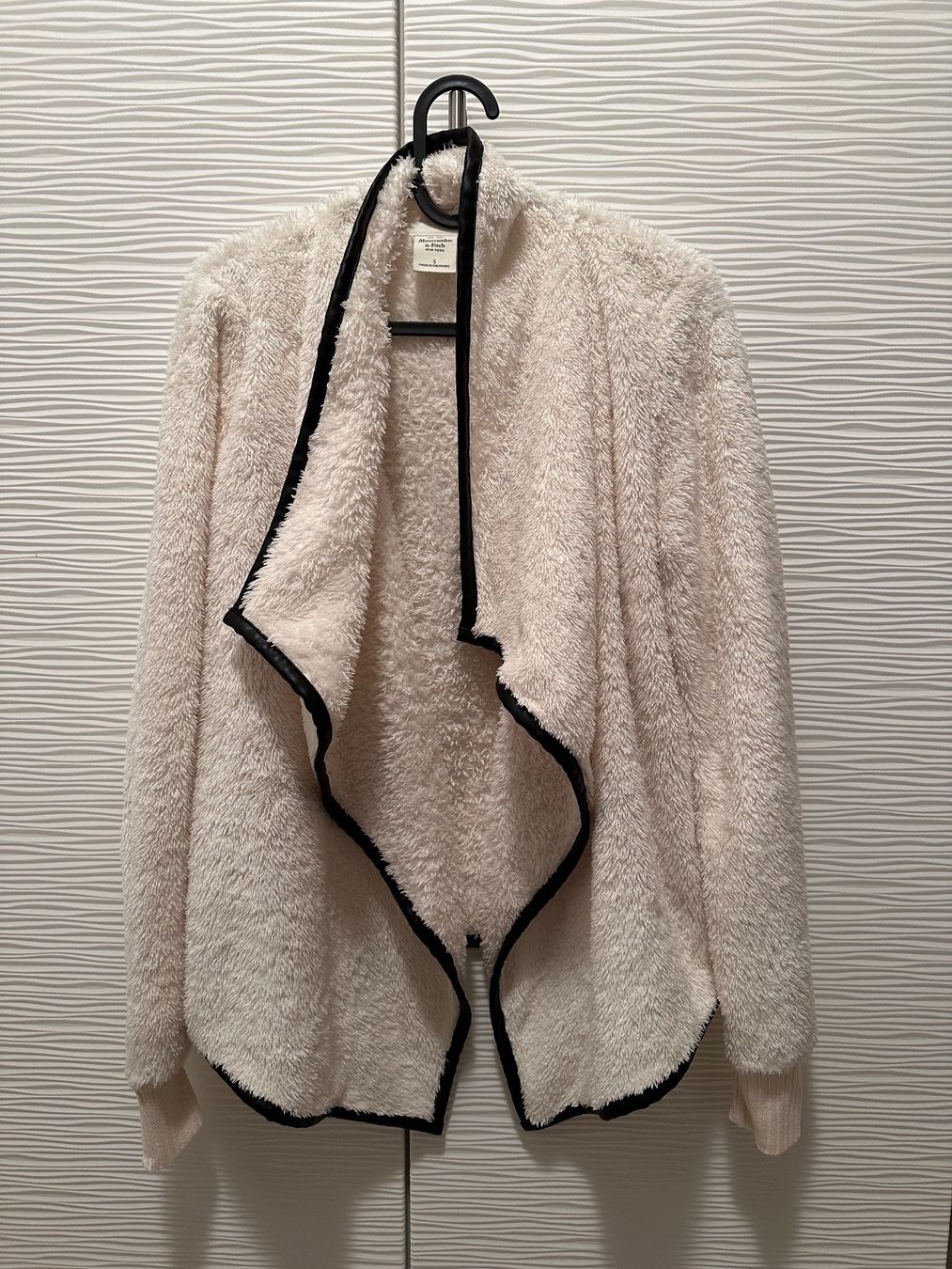 Abercrombie Pullover & Sweatshirts: Cardigan Abercrombie & Fitch – Gebraucht aus Tenero von Seve_Blaser