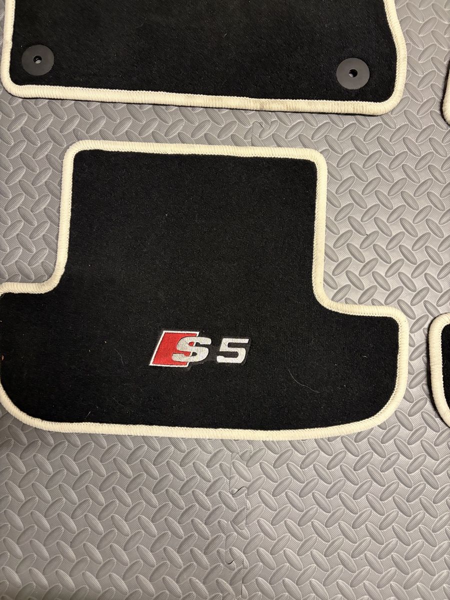 Audi Tappeti & Tappetini: Original Audi S5 (8T) Fussmatten mit Logo – Usato da Buchs AG venduto da Nicola1250 4