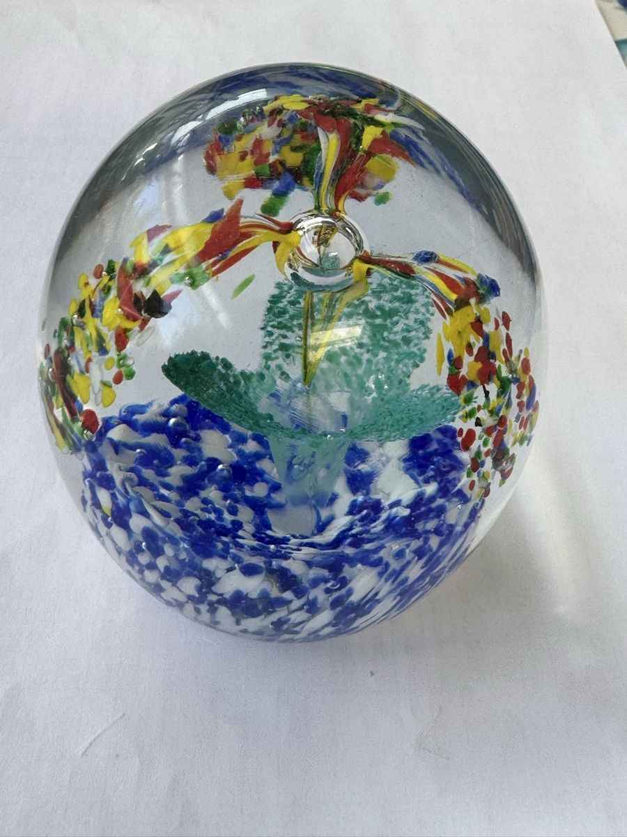 Murano Verres: Glaspapiergewicht Murano-Stil Blumenmuster rund – D'occasion à Wohlen AG par chippy02