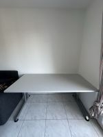 Schreibtisch Metall hellgrau leichte Gebrauchsspuren 160x80