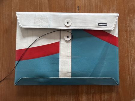 Freitag Laptoptasche Hülle weiss blau rot gebrauchter Zustan