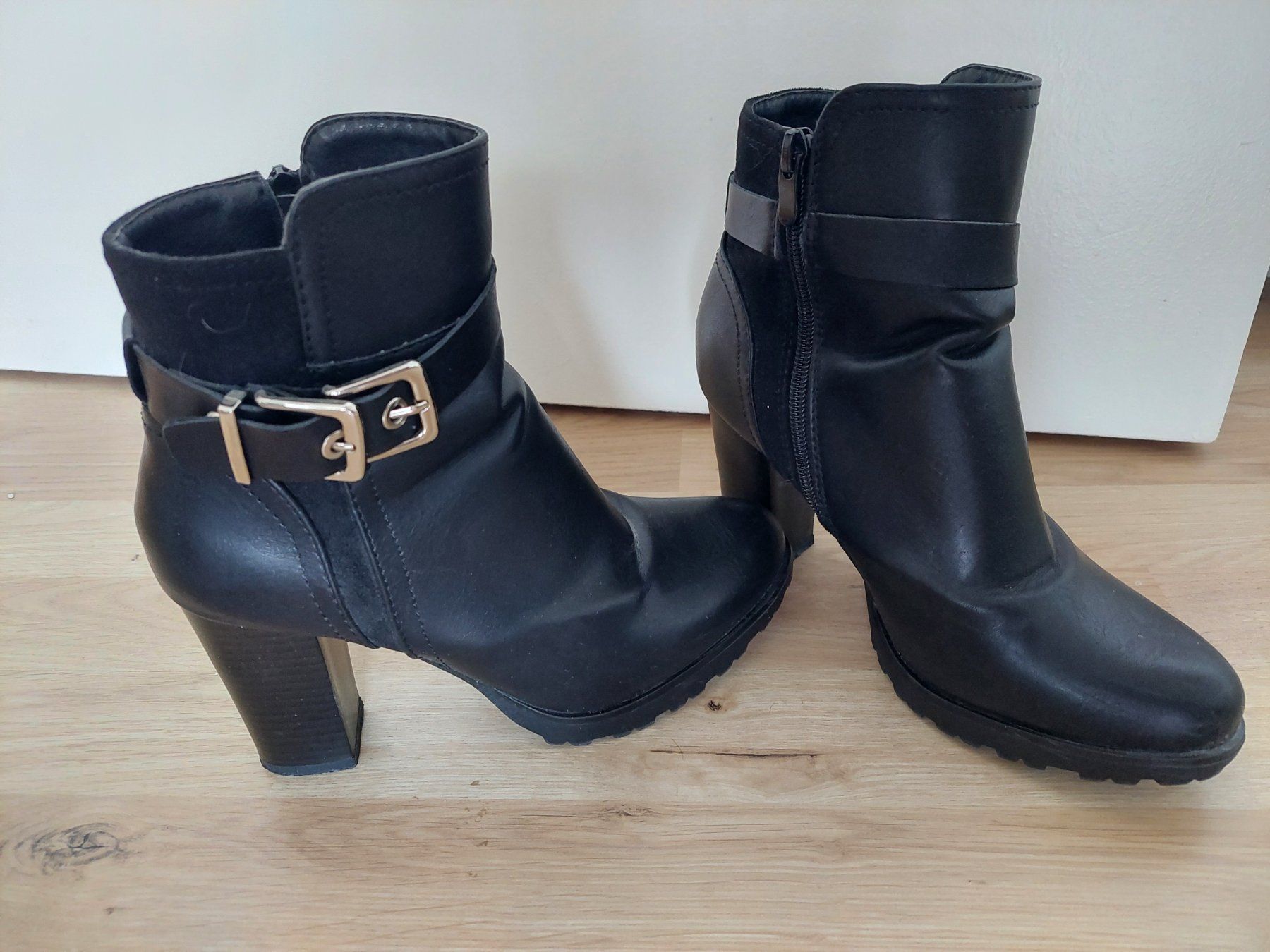 Damenschuhe: SCHWARZE STIEFELETTEN GR. 38 – Gebraucht aus Münchenstein von Strupfi 1