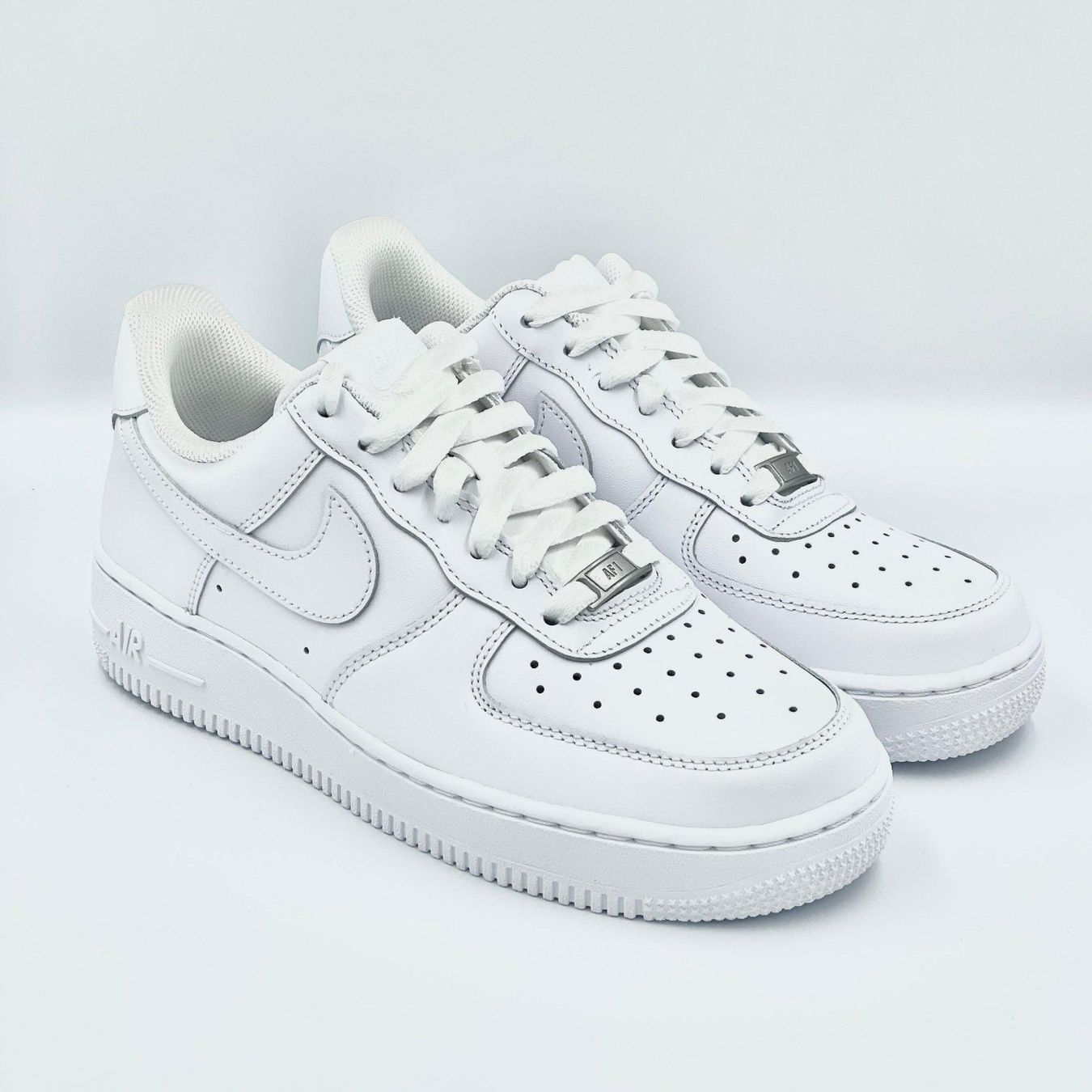 Nike Scarpe da donna: Nike Air Force 1 Triple White EU 38.5 – Nuovo e nell'imballaggio originale da Erlinsbach venduto da sasneakers