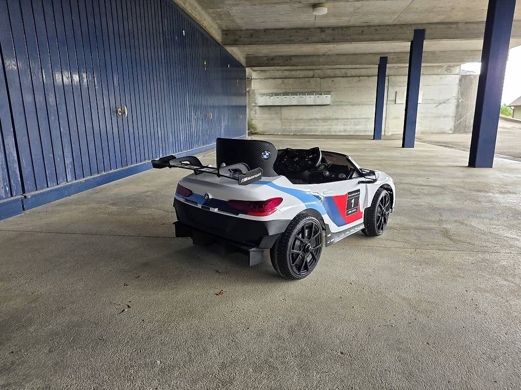 BMW Veicoli per bambini: BMW M8 GTE Elektroauto Kinder – Usato da Lommiswil venduto da IvanaGr 1