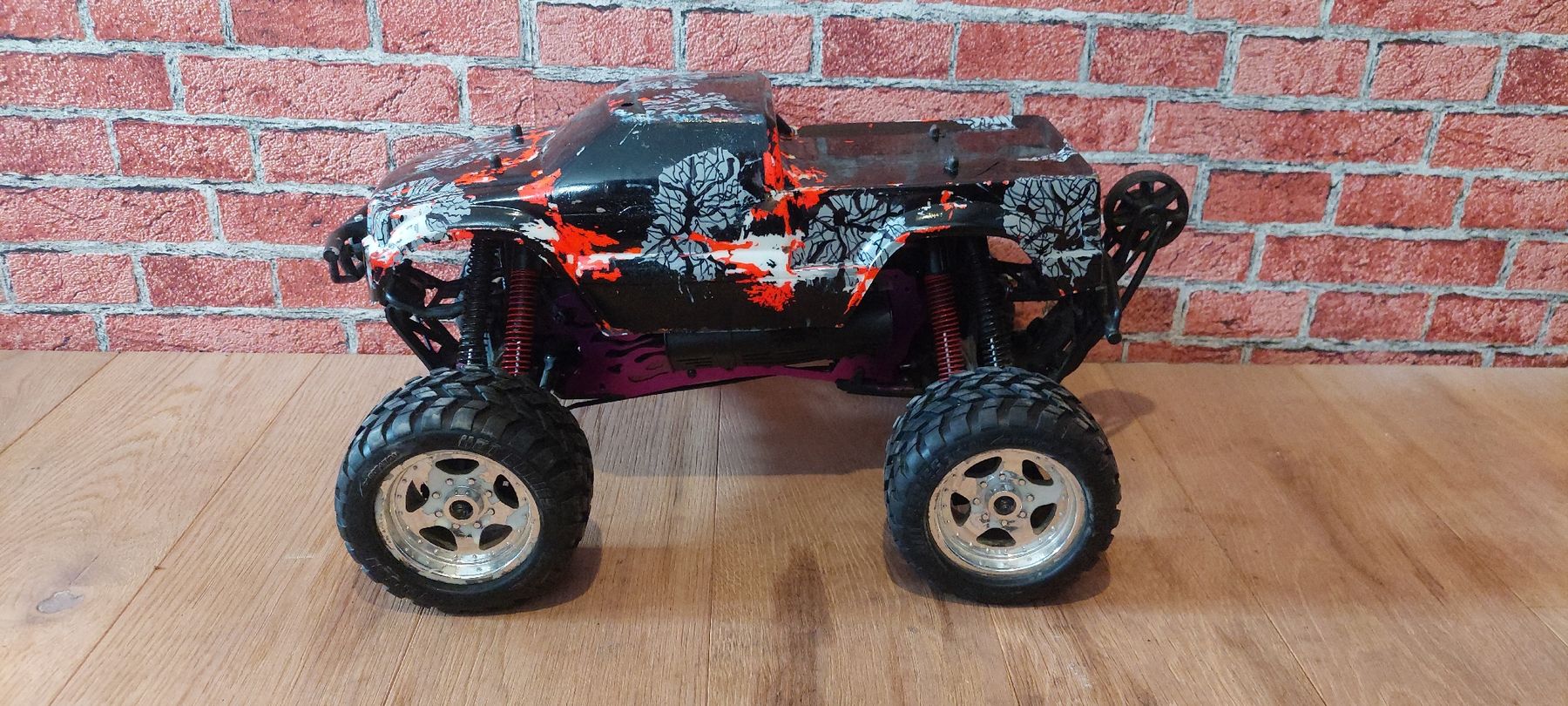HPI Modellismo RC: HPI E-Savage / E-Zilla 1:10 RC + viele Ersatzteile – Usato da Fischenthal venduto da Roku90