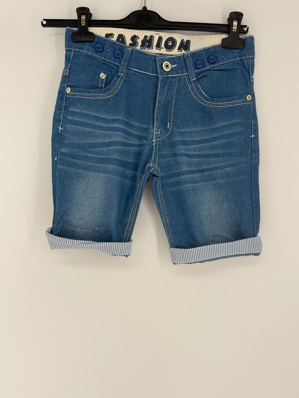 Pantaloni: Dünne Jeans Shorts Gr. 140 – Usato da Auenstein venduto da moin.